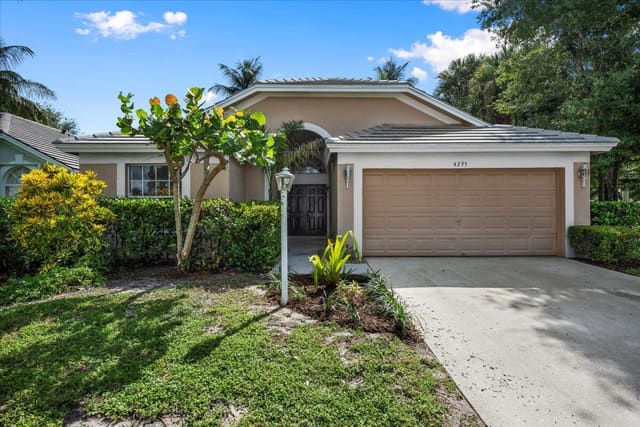 4295 Grosvenor Court, sold in Brittany Village, West Palm Beach, FL