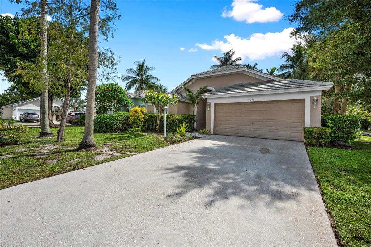 4295 Grosvenor Court, West Palm Beach, FL 33409 photo 2