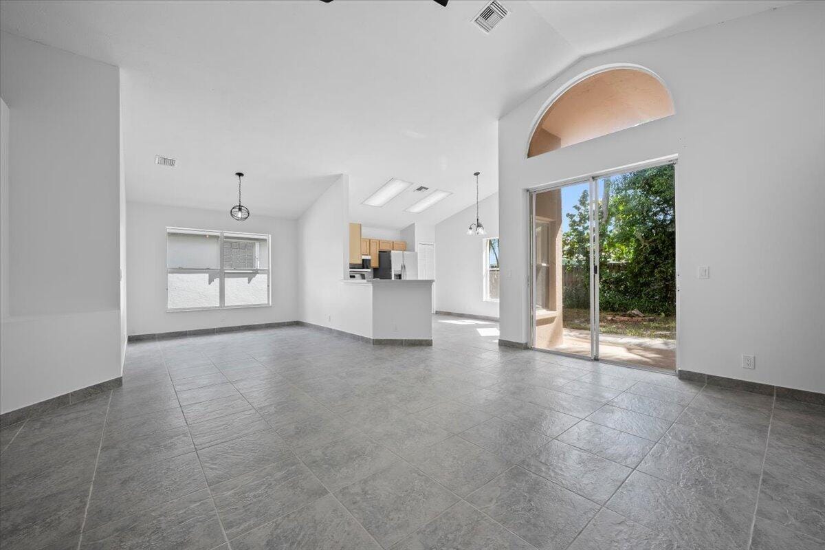 4295 Grosvenor Court, West Palm Beach, FL 33409 photo 12
