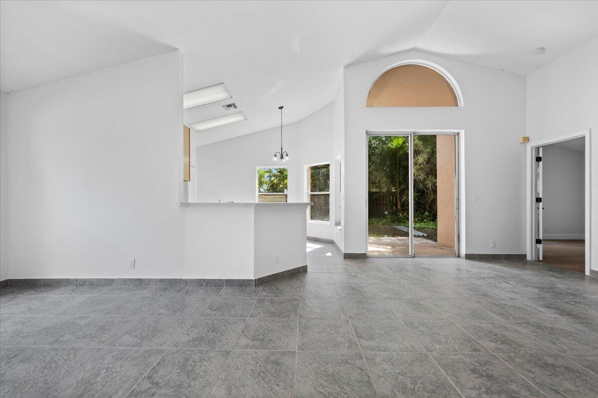 4295 Grosvenor Court, West Palm Beach, FL 33409 photo 8