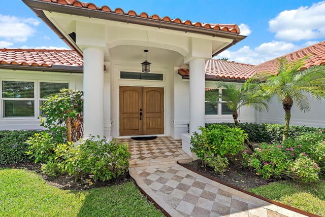12 Bentwood Road, Palm Beach Gardens, FL 33418