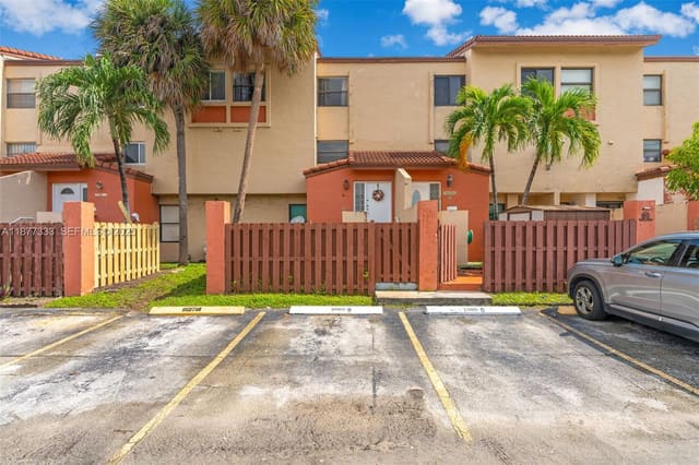 10003 NW 9th St Circle 8-17, sold in Windsong Lakes, Miami, FL