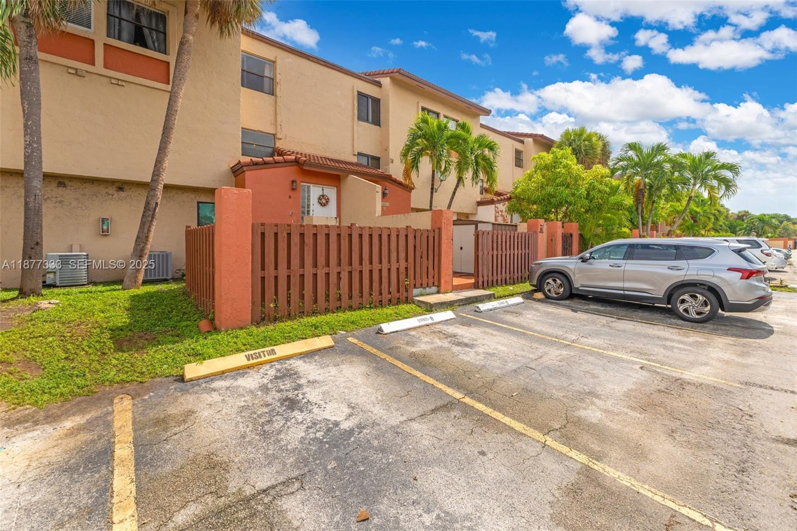 10003 NW 9th St Circle 8-17, Miami, FL 33172 photo 2