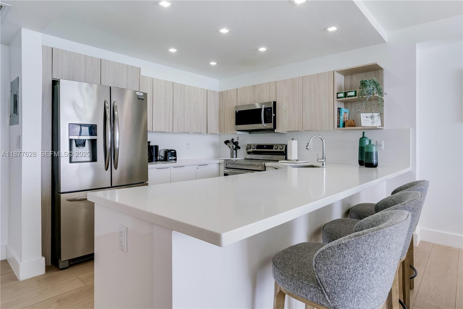 5601 Collins Avenue 1011 — photo 11
