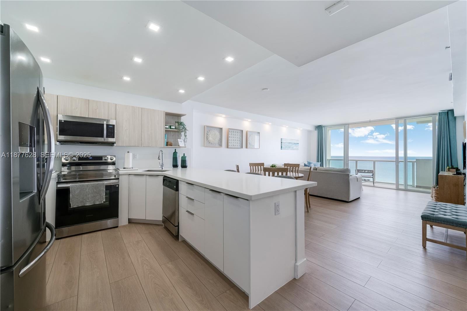 5601 Collins Avenue 1011 — photo 12