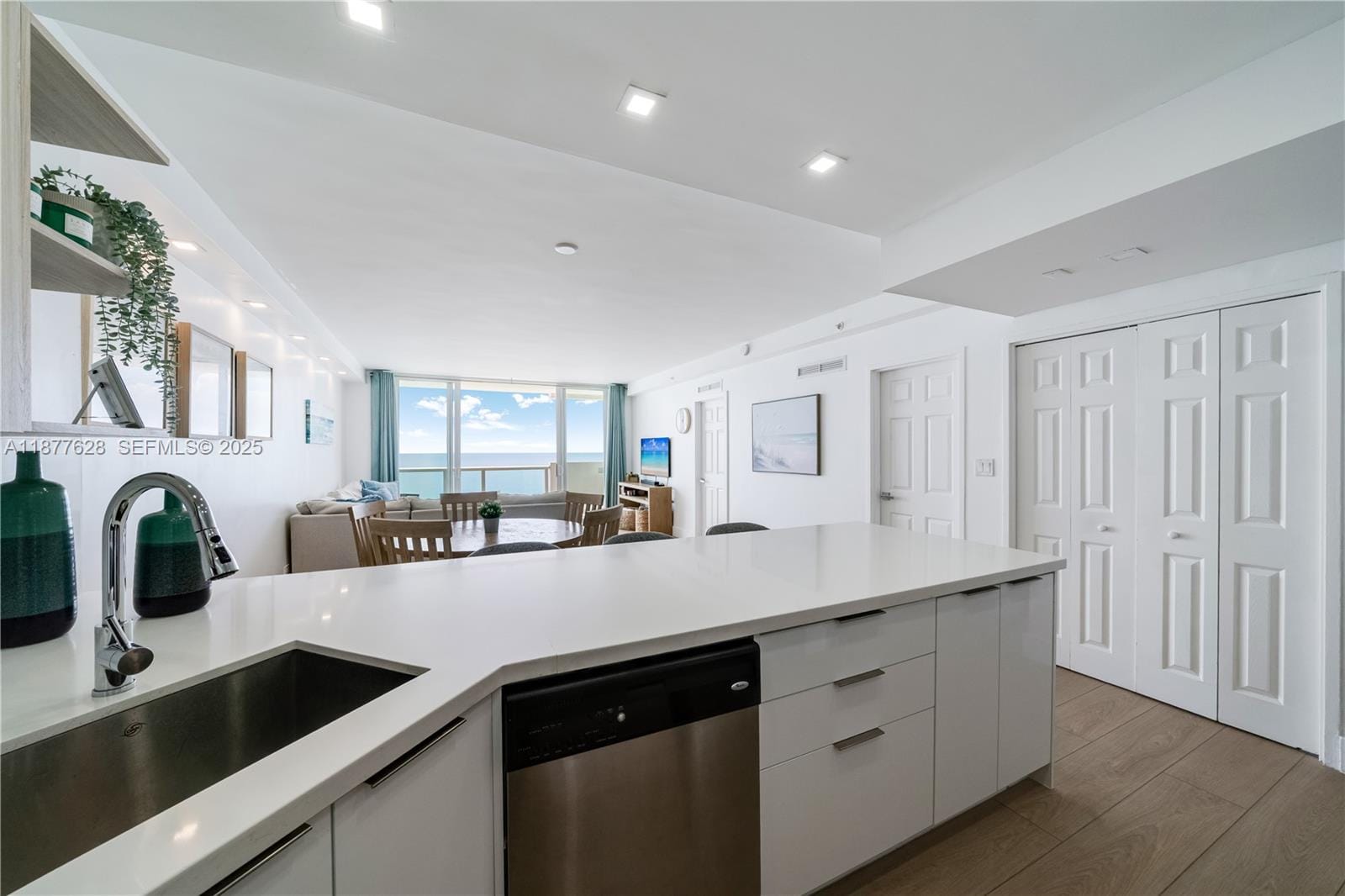 5601 Collins Avenue 1011 — photo 7