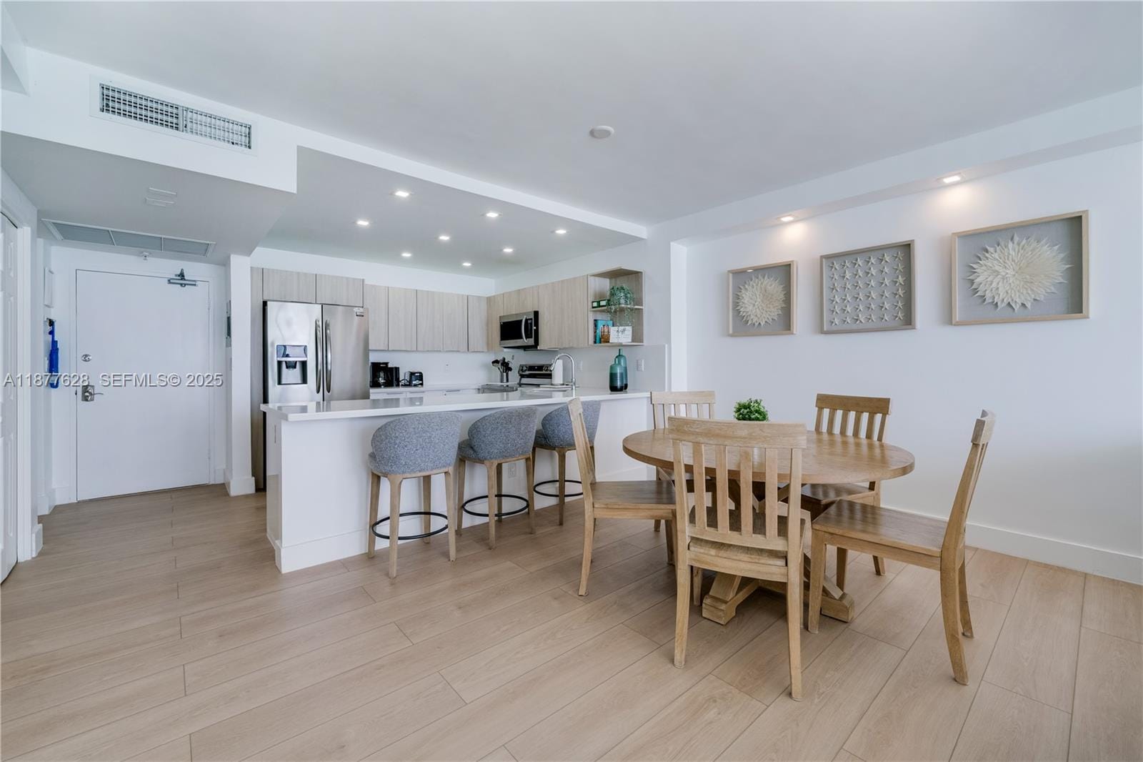 5601 Collins Avenue 1011 — photo 8
