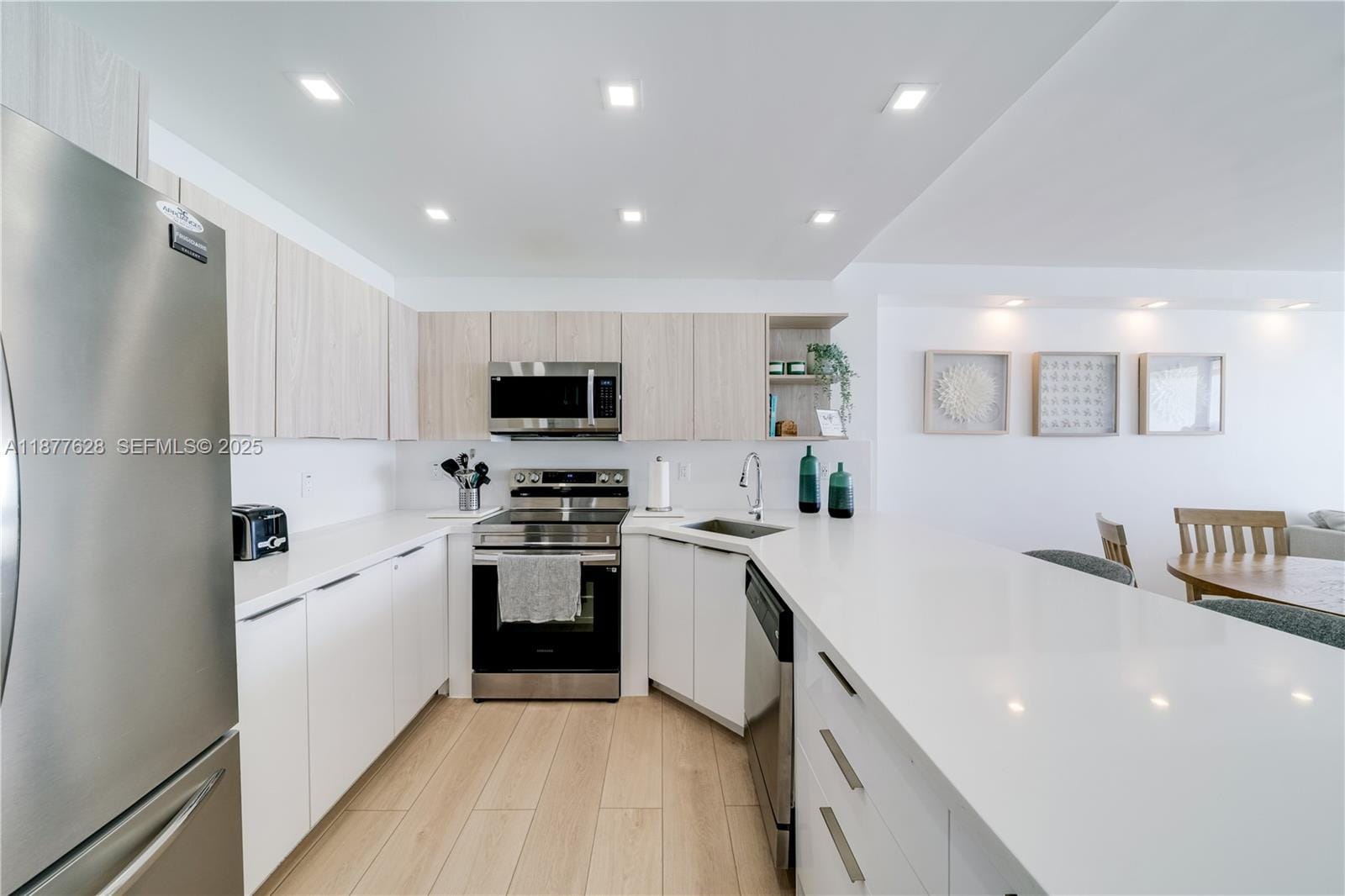 5601 Collins Avenue 1011 — photo 10