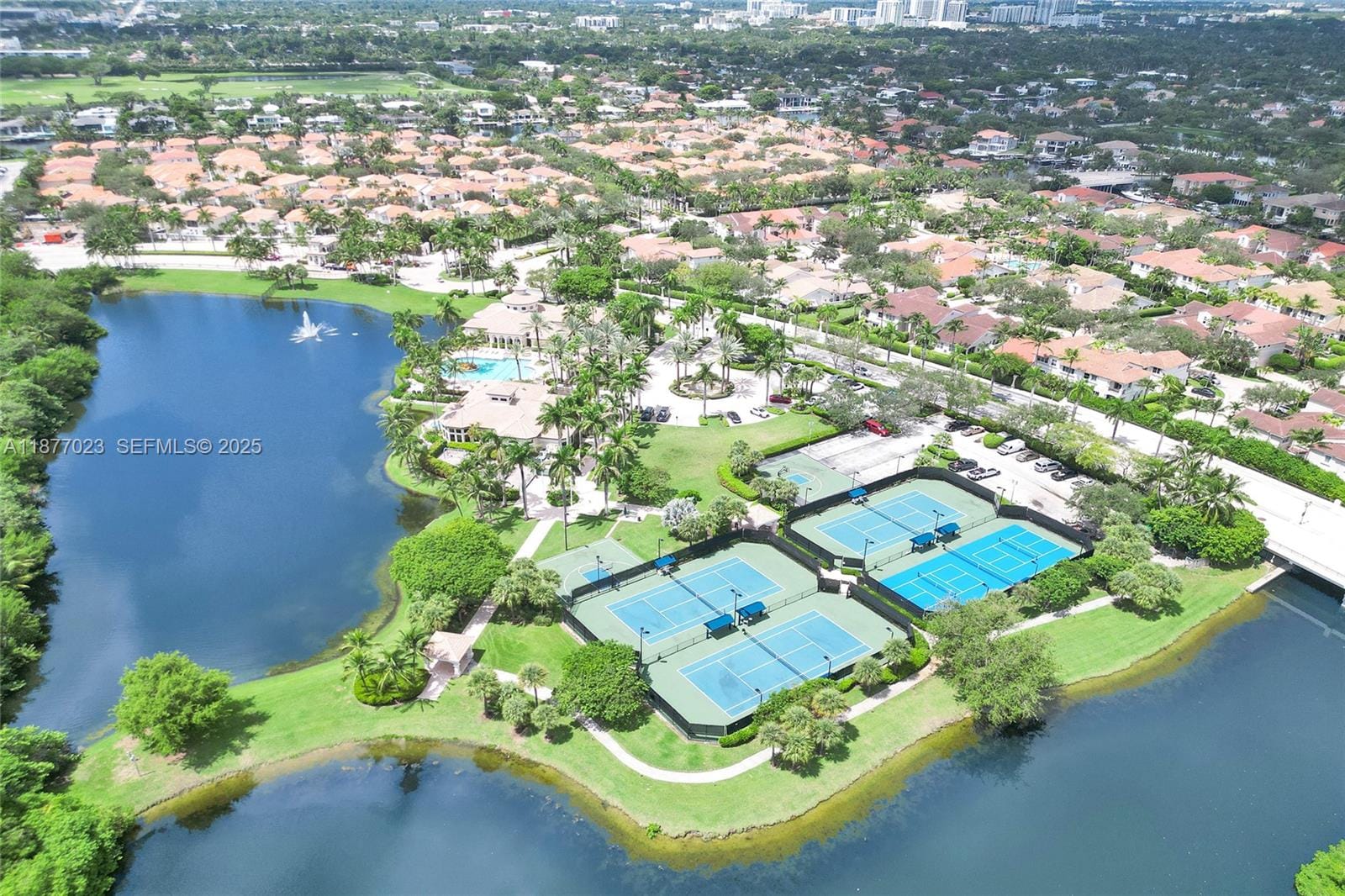 842 Spinnaker Drive E, Hollywood, FL 33019 photo 2