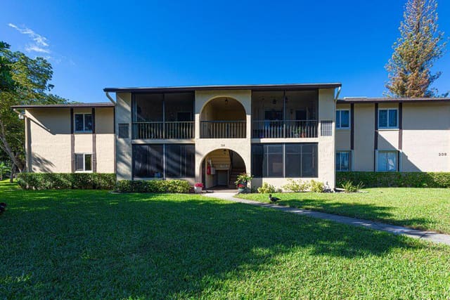 308 Pine Ridge Circle D-2, Greenacres, FL 33463