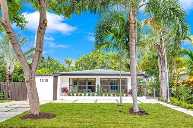 1315 NE 4th Street, sold in Halls Add 1-134 D, Fort Lauderdale, FL