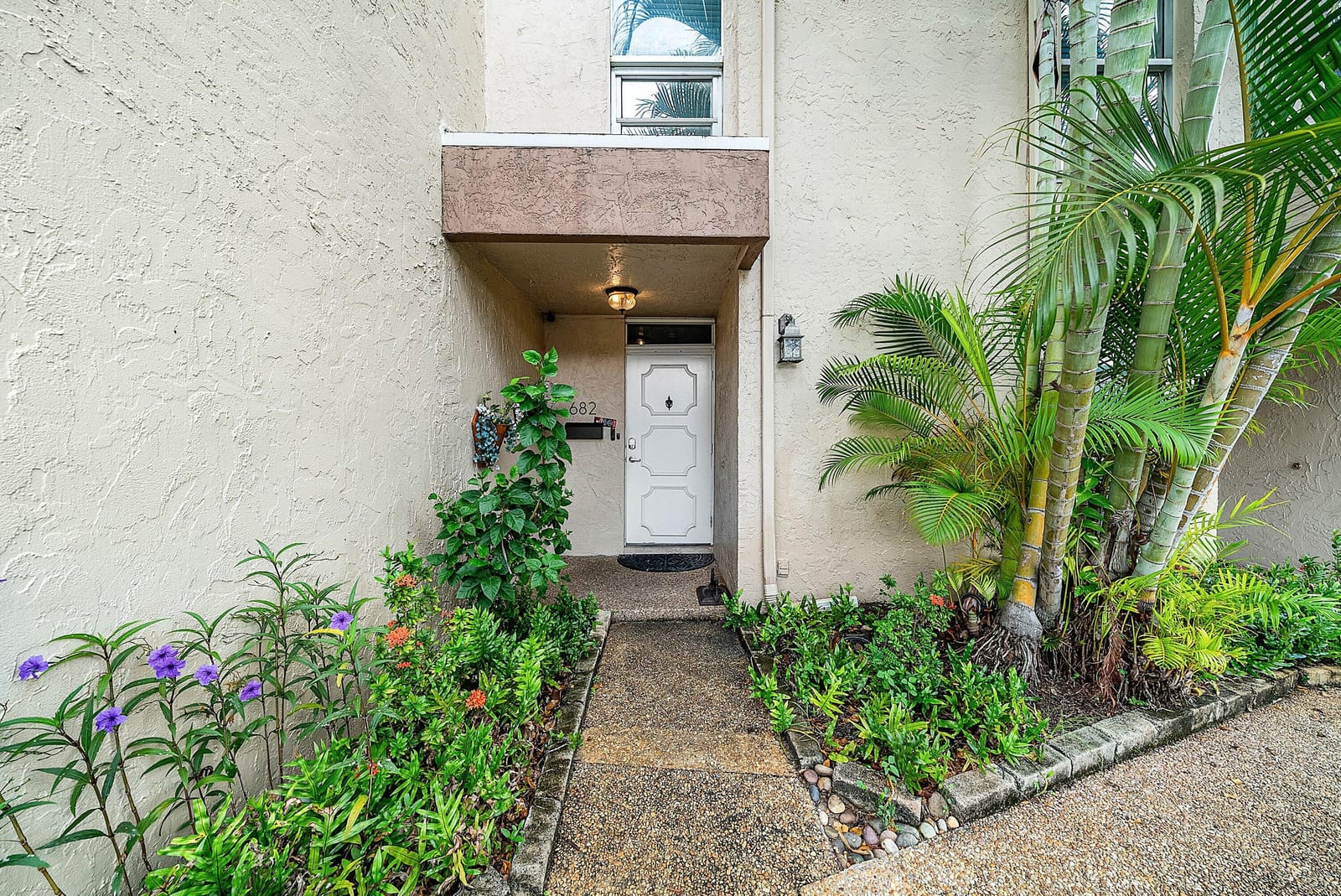 682 Kensington Place — photo 4