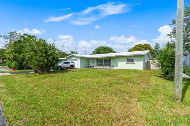 21 SE 7th Street, Pompano Beach, FL 33060