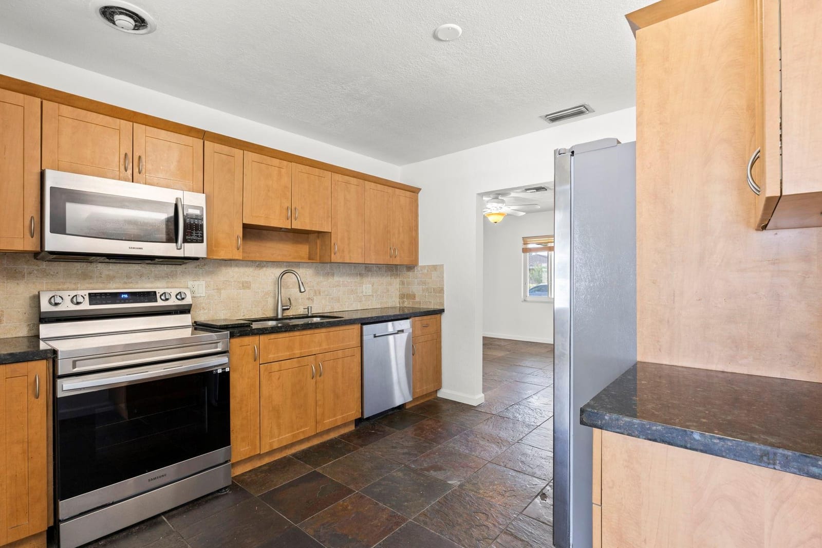 411 NE 45th Street, Oakland Park, FL 33334