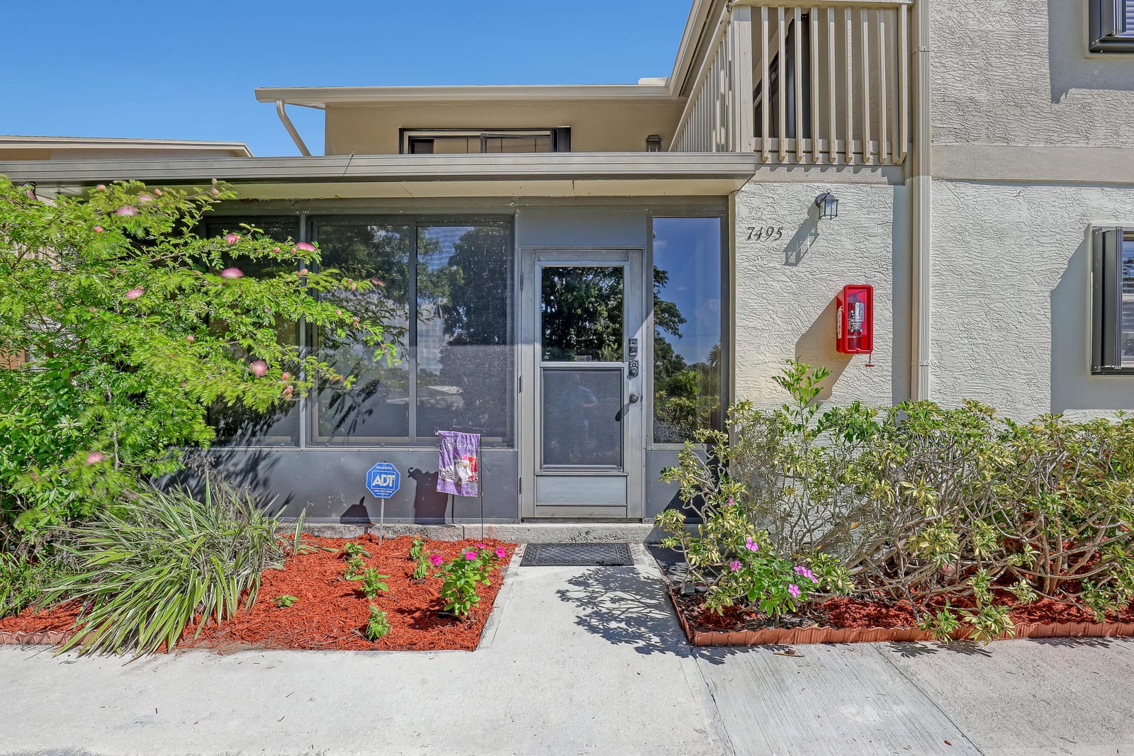 7495 SE Jamestown Terrace — photo 2