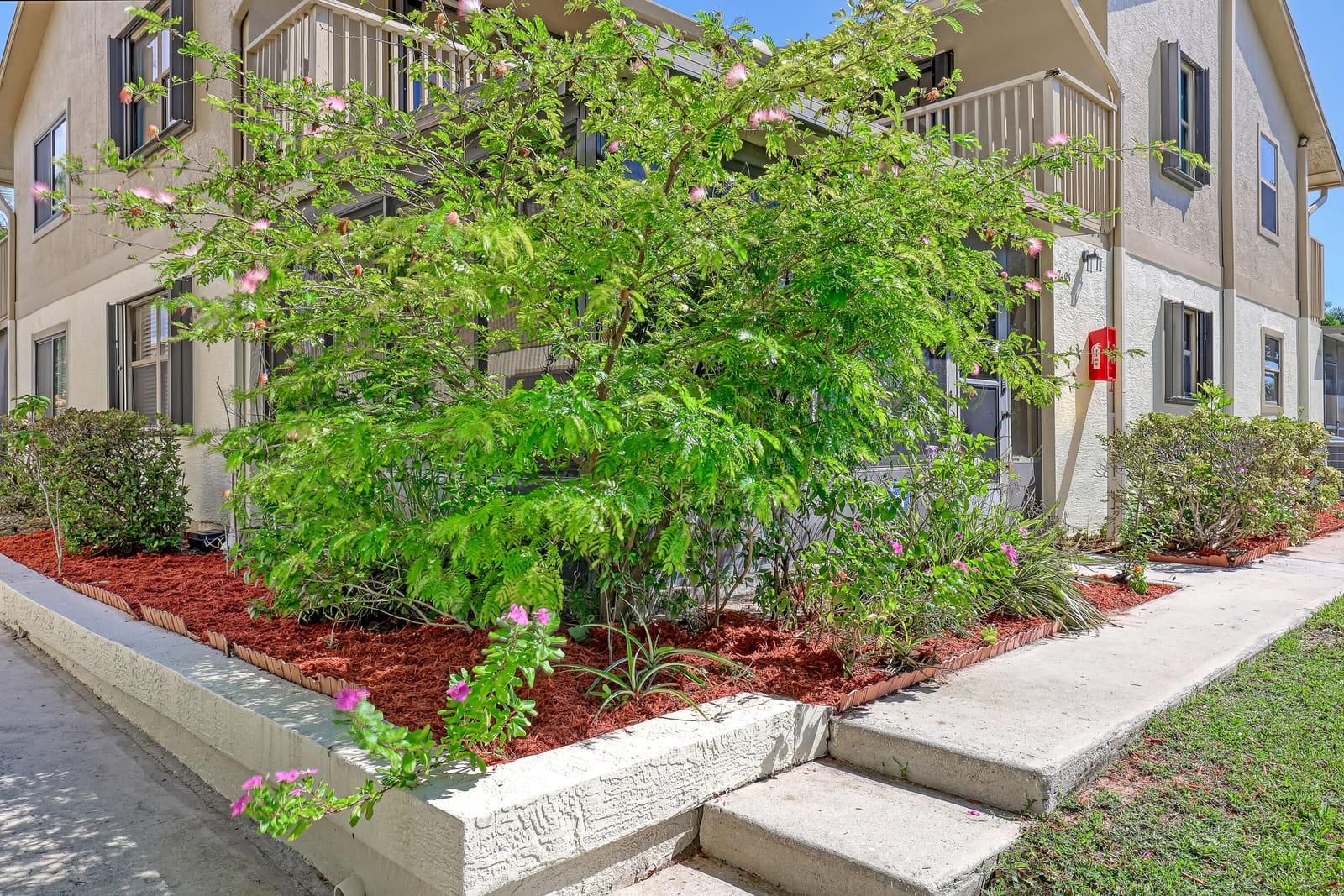 7495 SE Jamestown Terrace — photo 3