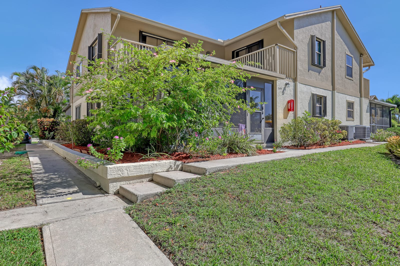 7495 SE Jamestown Terrace — photo 4