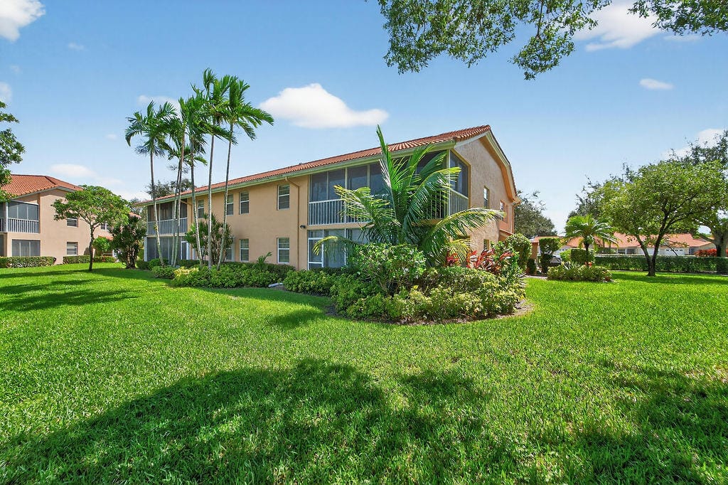 9673 Shadybrook Drive 201, Boynton Beach, FL 33437