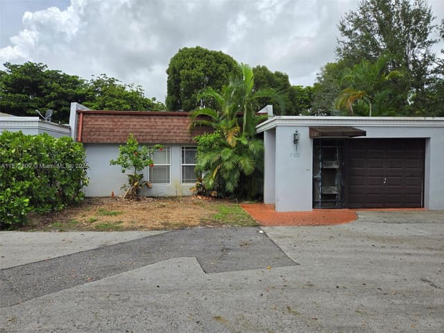 7322 Stardust Drive, FL 33015