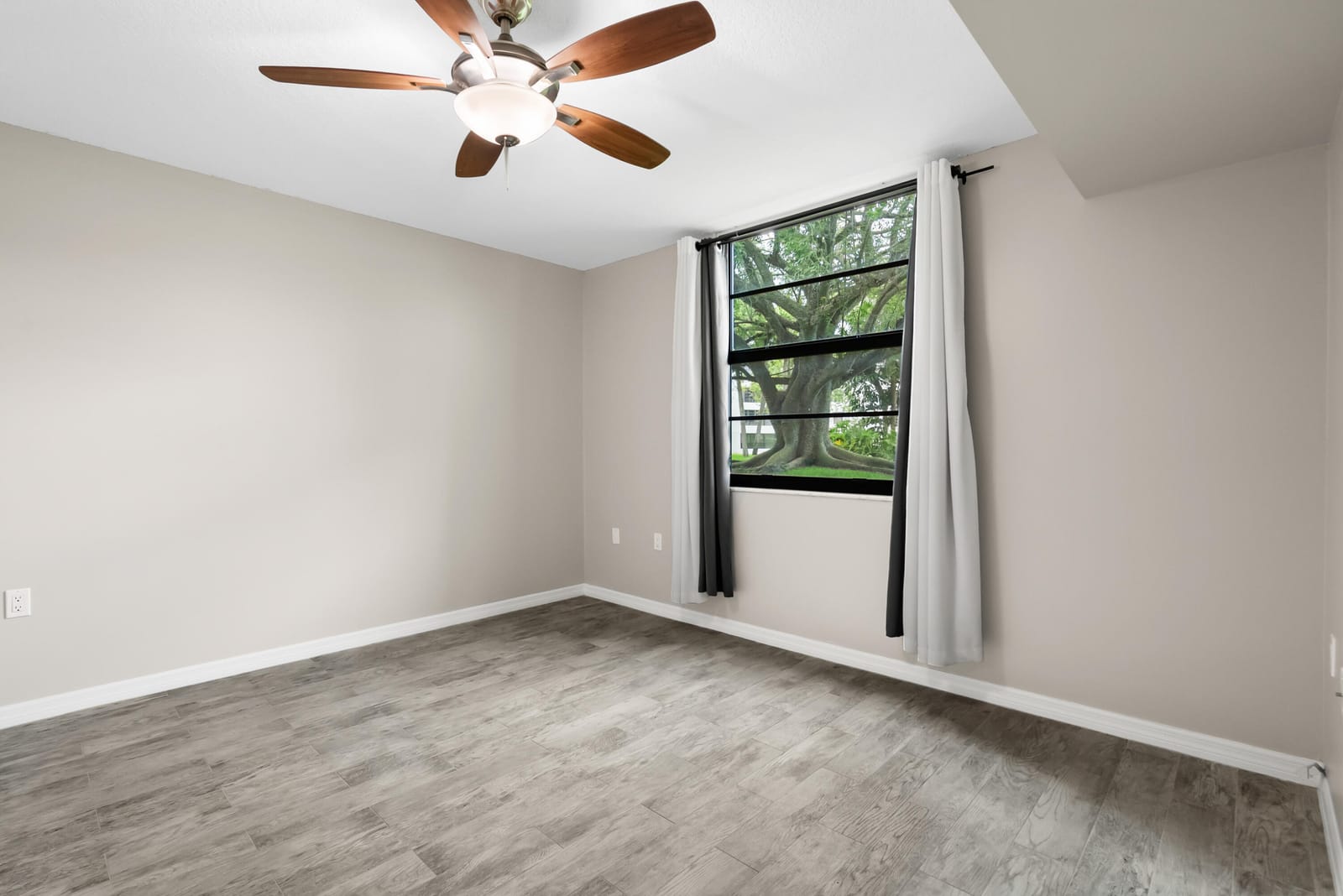 3716 Whitehall Drive 103, West Palm Beach, FL 33401 photo 17