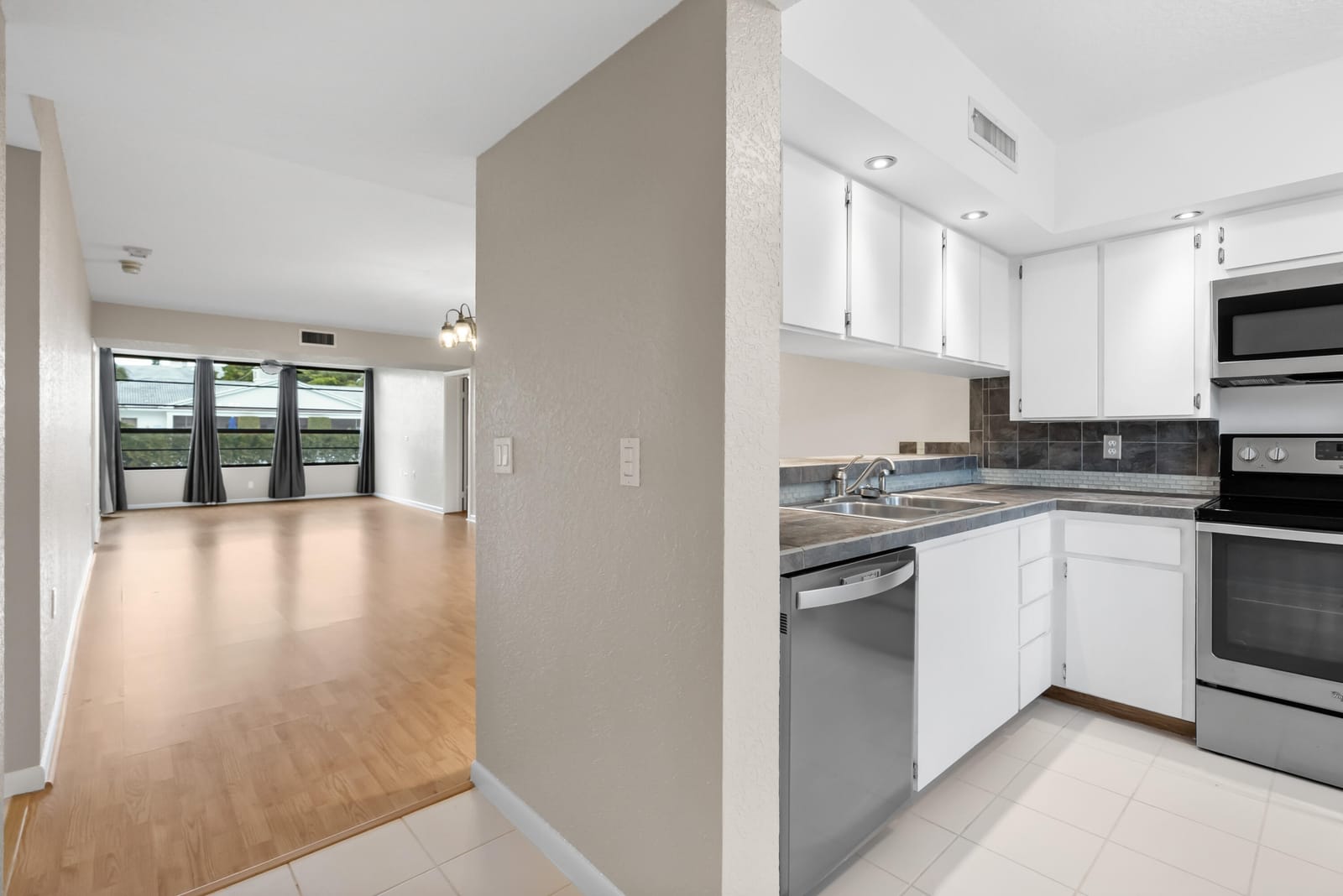 3716 Whitehall Drive 103, West Palm Beach, FL 33401 photo 3