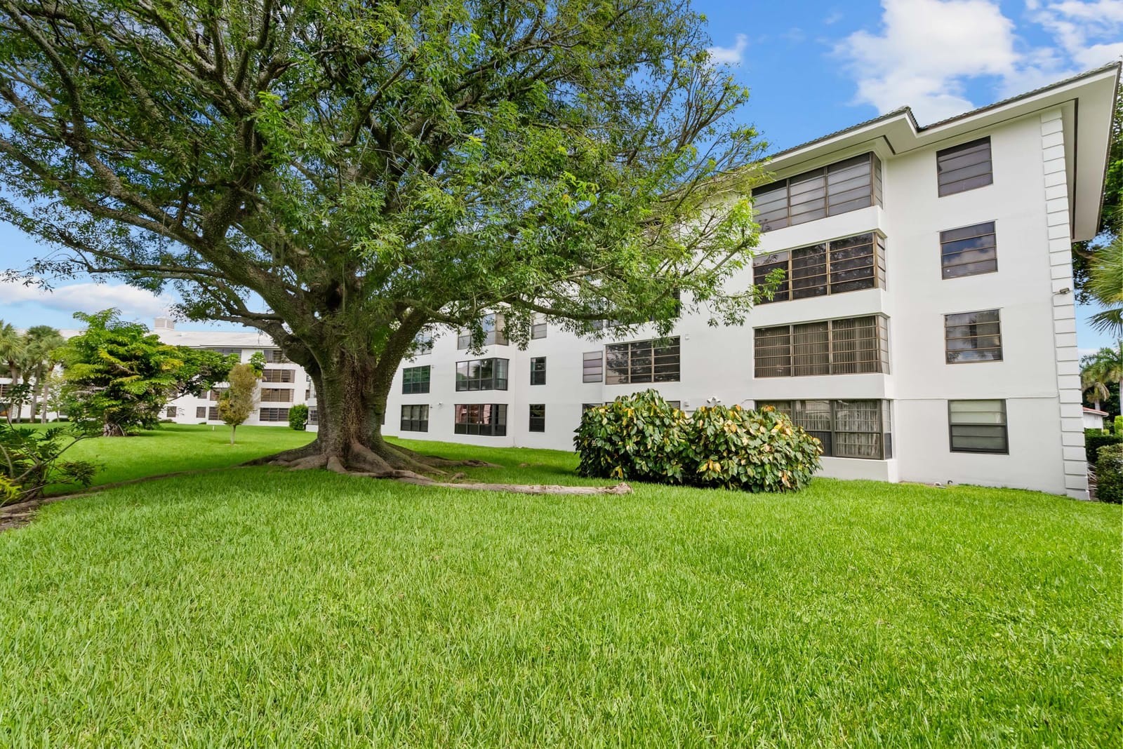 3716 Whitehall Drive 103, West Palm Beach, FL 33401 photo 23