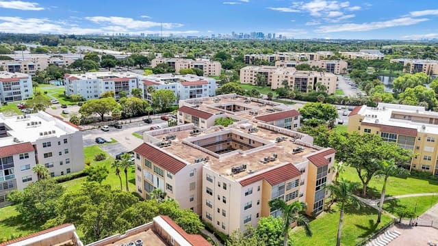 2811 Somerset Drive 307, Lauderdale Lakes, FL 33311