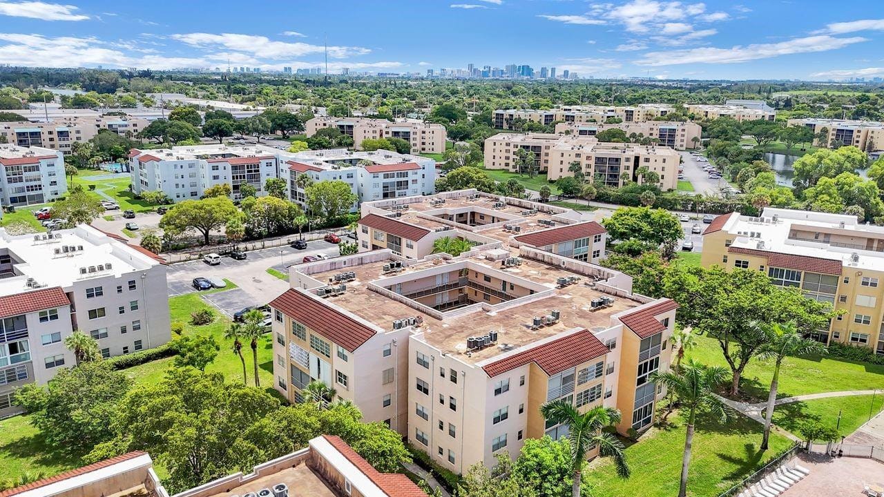 2811 Somerset Drive 307, Lauderdale Lakes, FL 33311