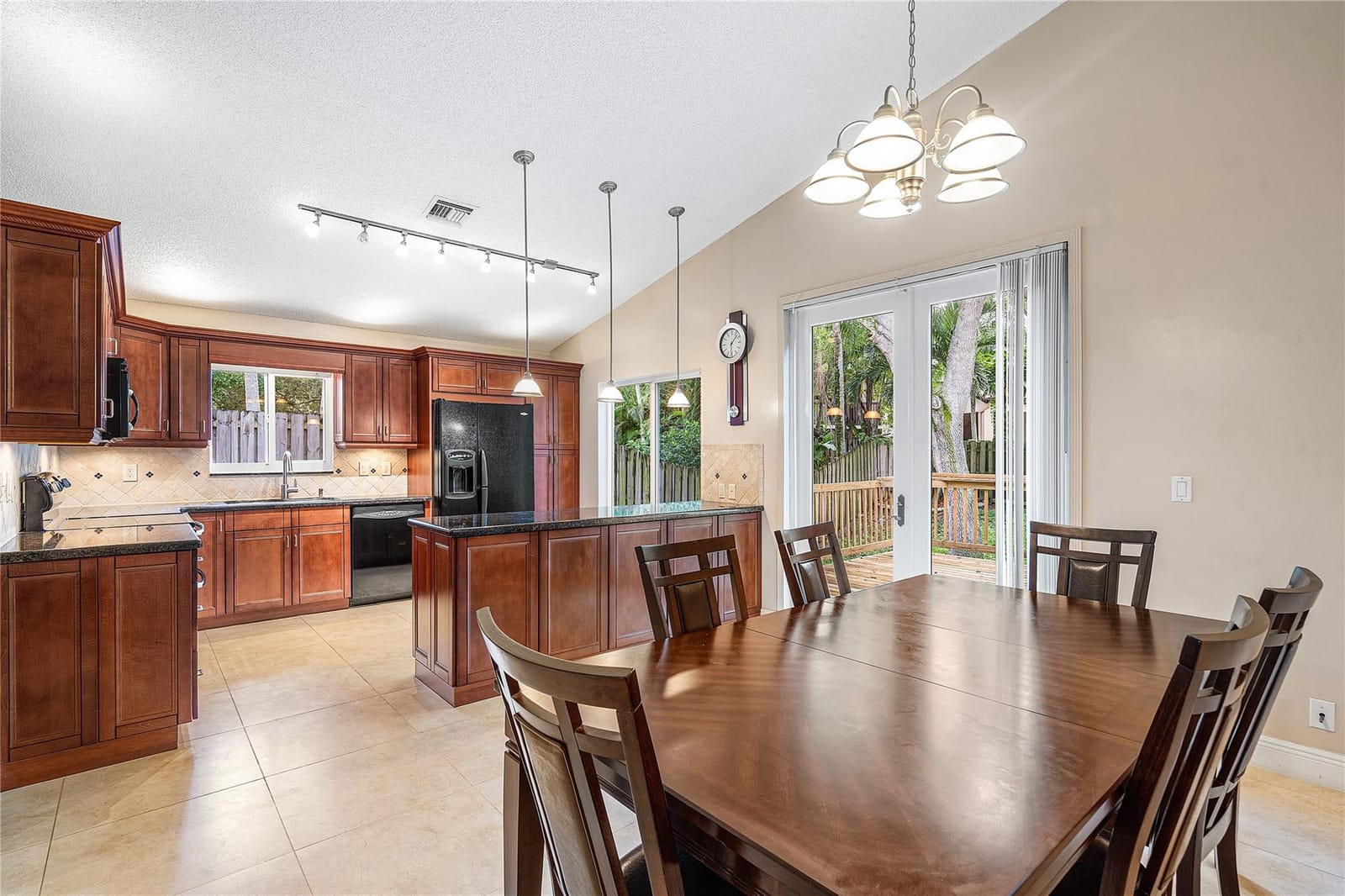 1443 Banyan Circle — photo 4
