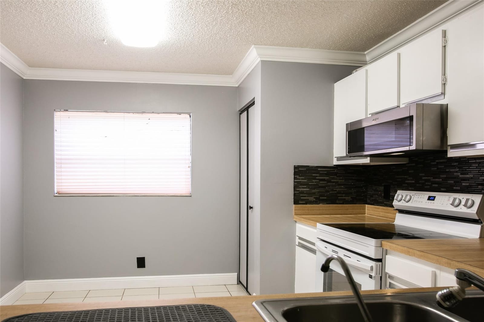 4154 NW 22nd Street 4154 — photo 3