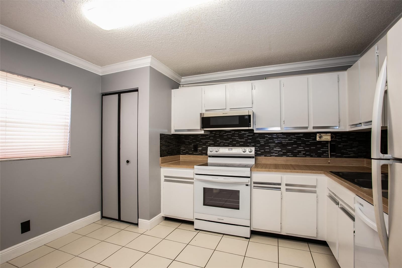 4154 NW 22nd Street 4154 — photo 4