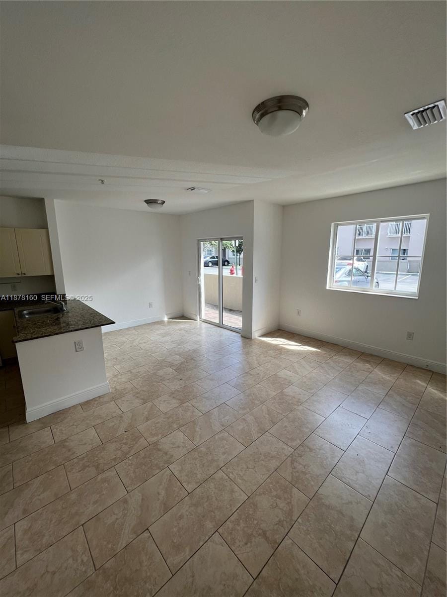 211 W 79th Place 302 — photo 2