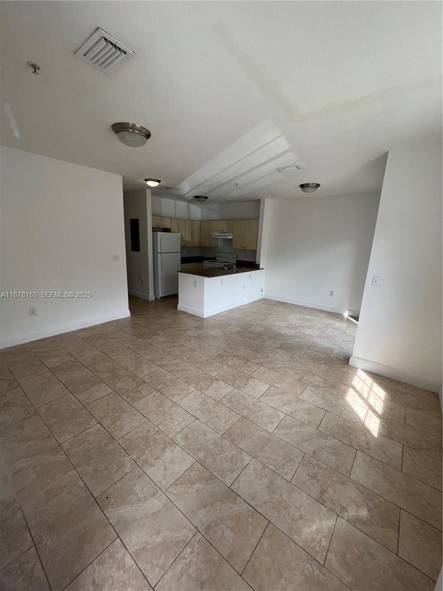 211 W 79th Place 302, Hialeah, FL 33014, Hialeah