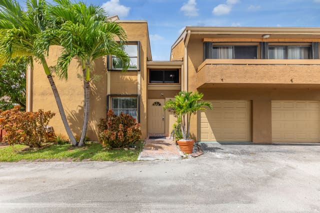 8409 S Missionwood Circle C-43, sold in Missionwood At Miramar Co, Miramar, FL