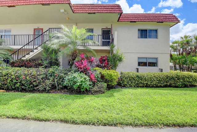 5 Abbey Lane 108, sold in Villages Of Oriole Abbey Condo, Delray Beach, FL