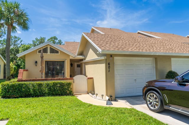 601 Maplewood Drive, sold in Joggers Run, Greenacres, FL
