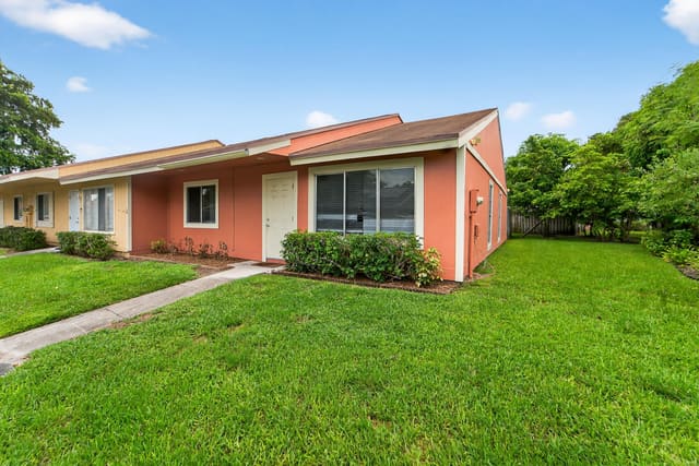 4739 Orleans Court D, sold in Forest Glen, West Palm Beach, FL