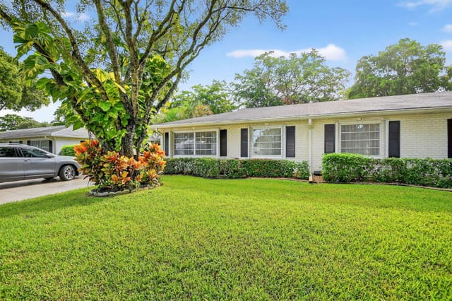 10160 44th Drive S, Boynton Beach, FL 33436