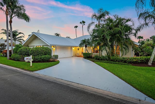 10690 SE Jupiter Narrows Drive, sold in Jupiter Narrows, Hobe Sound, FL