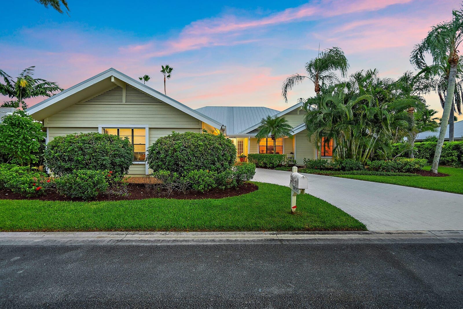 10690 SE Jupiter Narrows Drive, Hobe Sound, FL 33455 photo 2