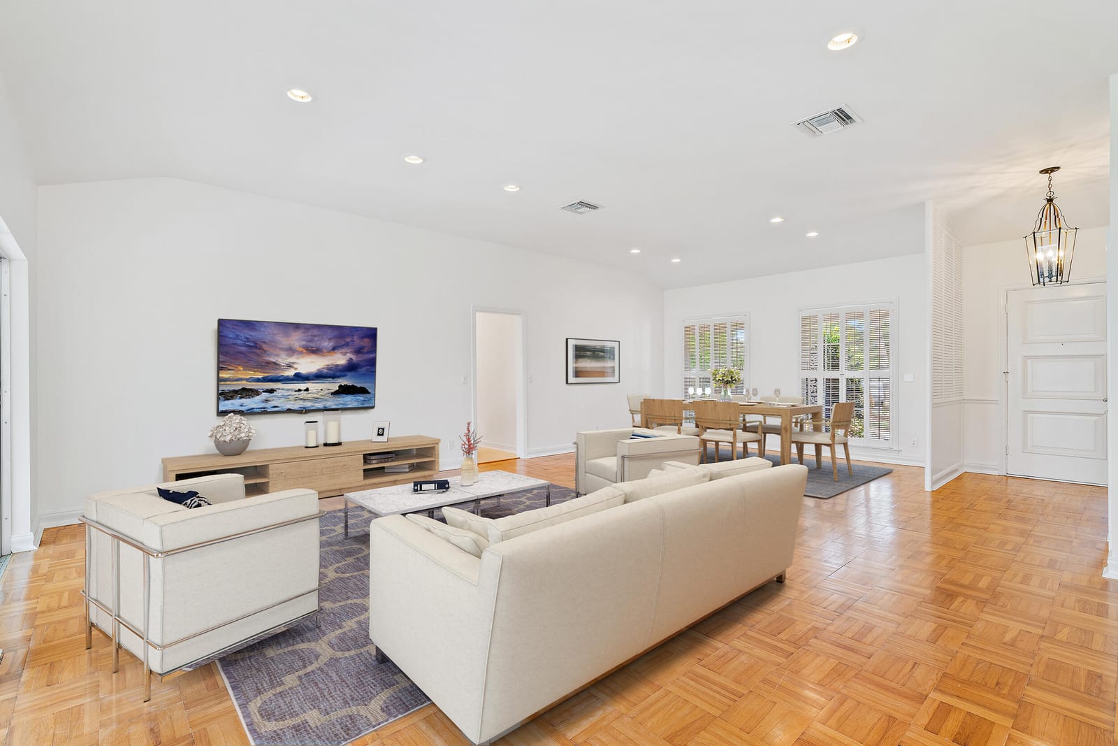 210 Russlyn Drive — photo 4