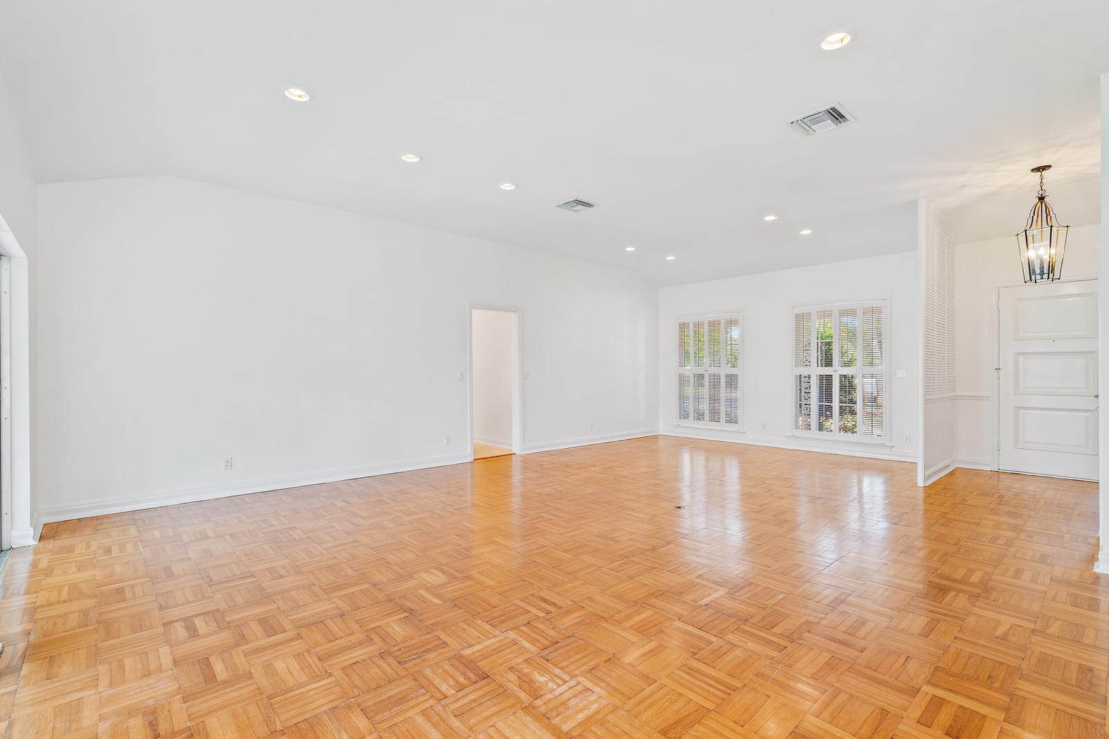 210 Russlyn Drive — photo 5