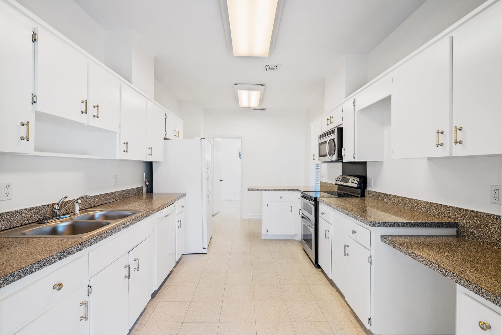 210 Russlyn Drive — photo 7