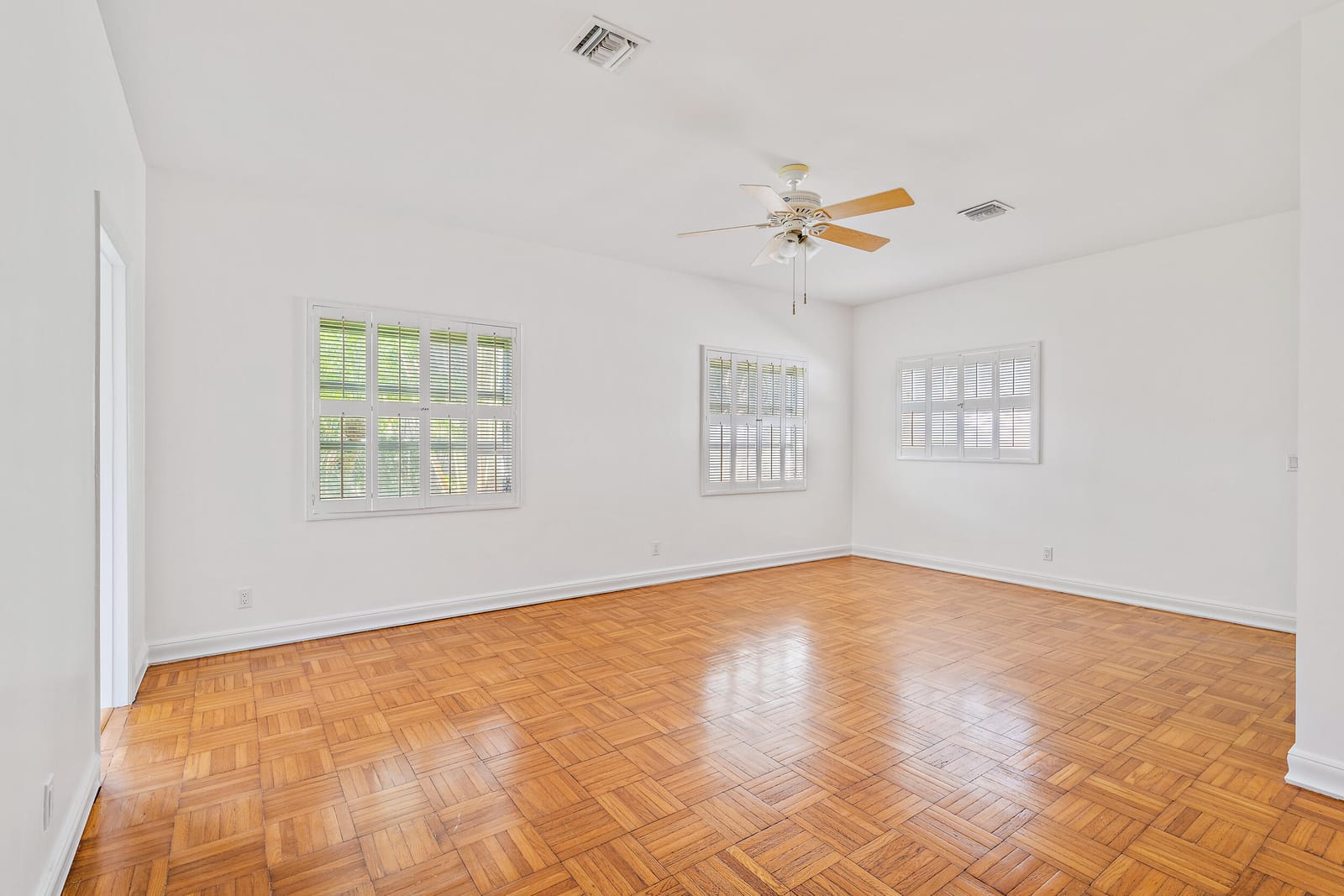 210 Russlyn Drive — photo 9