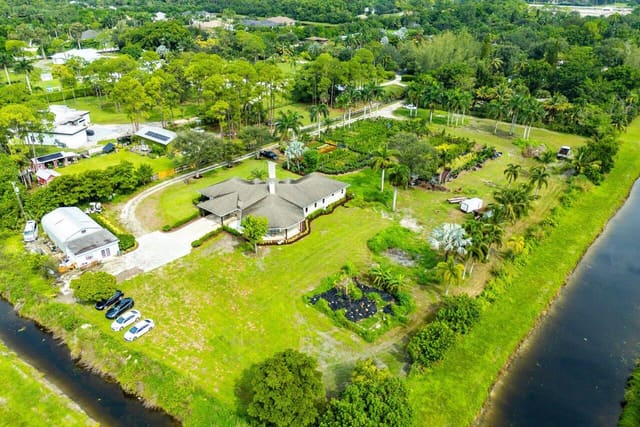 7437 Saddle Road, Lake Worth, FL 33463