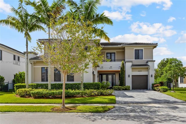 10470 S Lago Vista Circle, sold in Cascata At Miralago, Parkland, FL