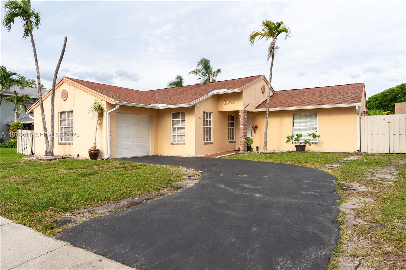 550 Auburn Way, Davie, FL 33325