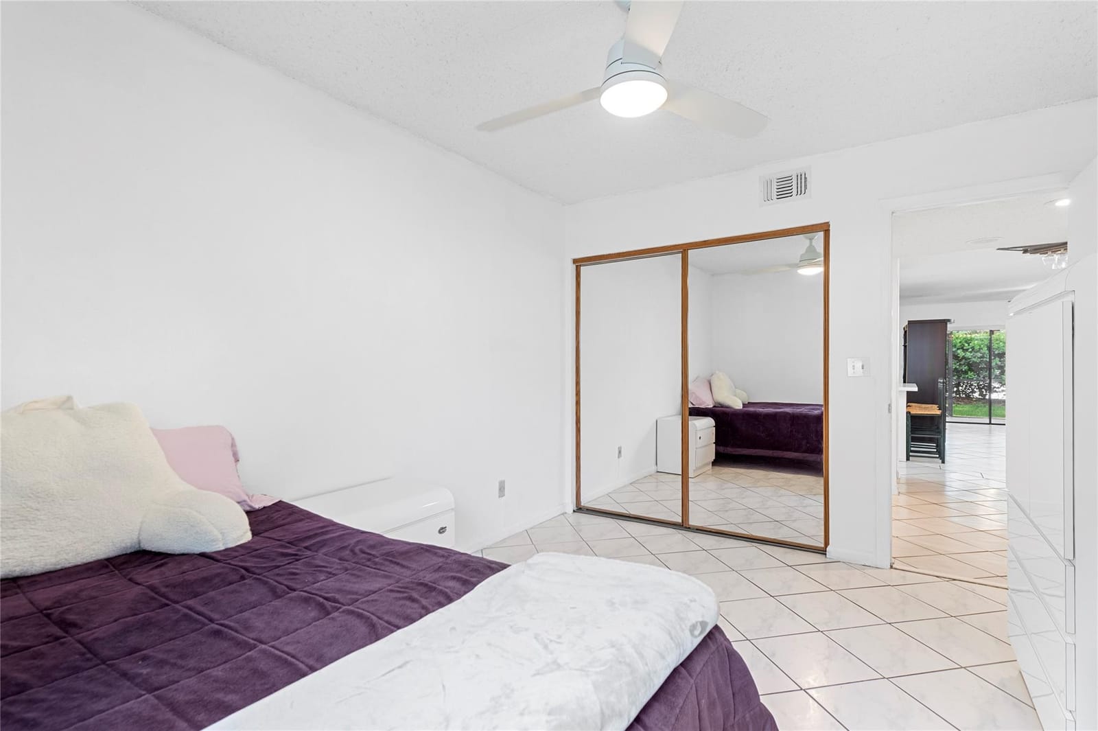 9625 Riverside Drive 4D — photo 12