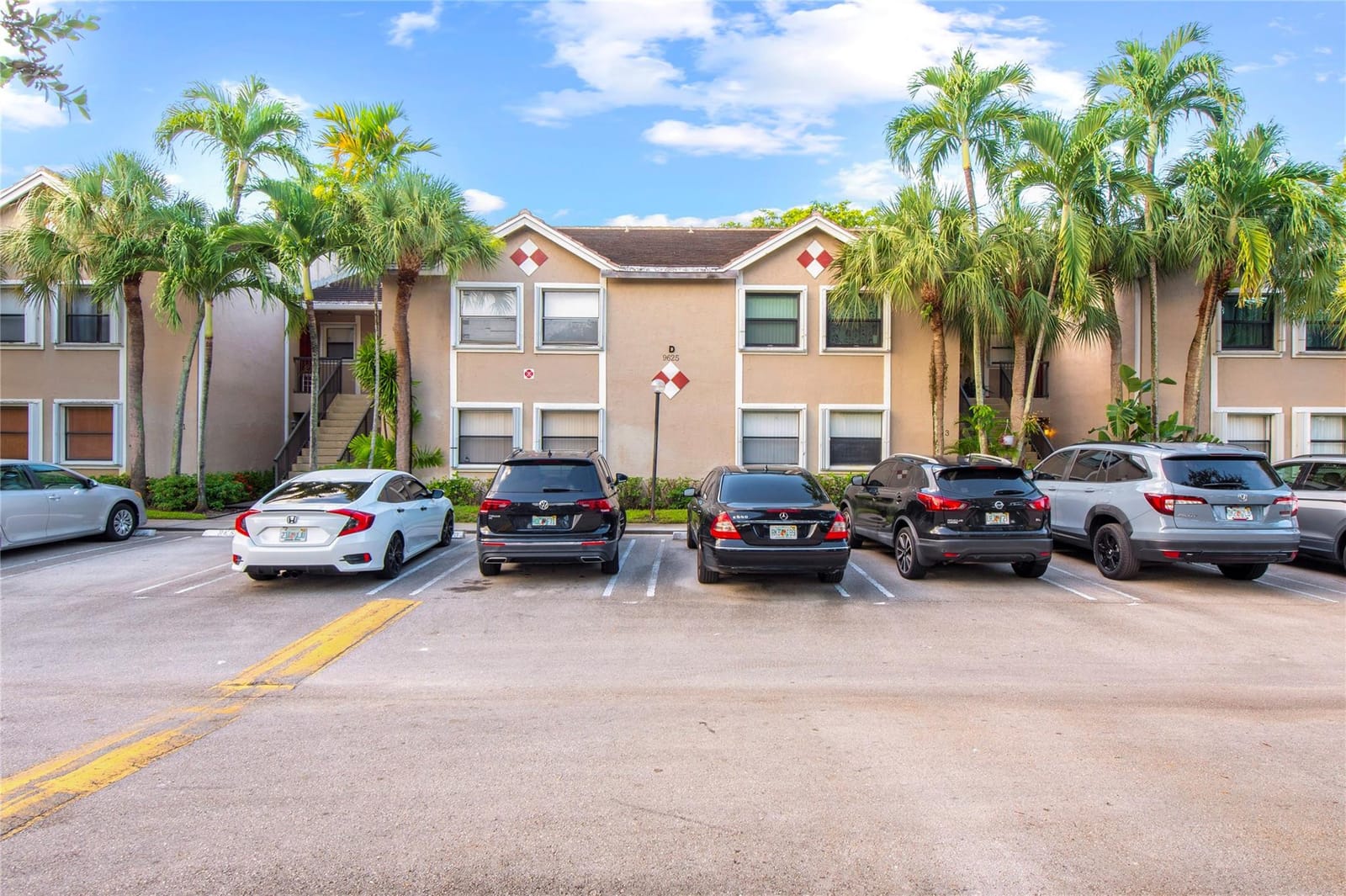 9625 Riverside Drive 4D — photo 3