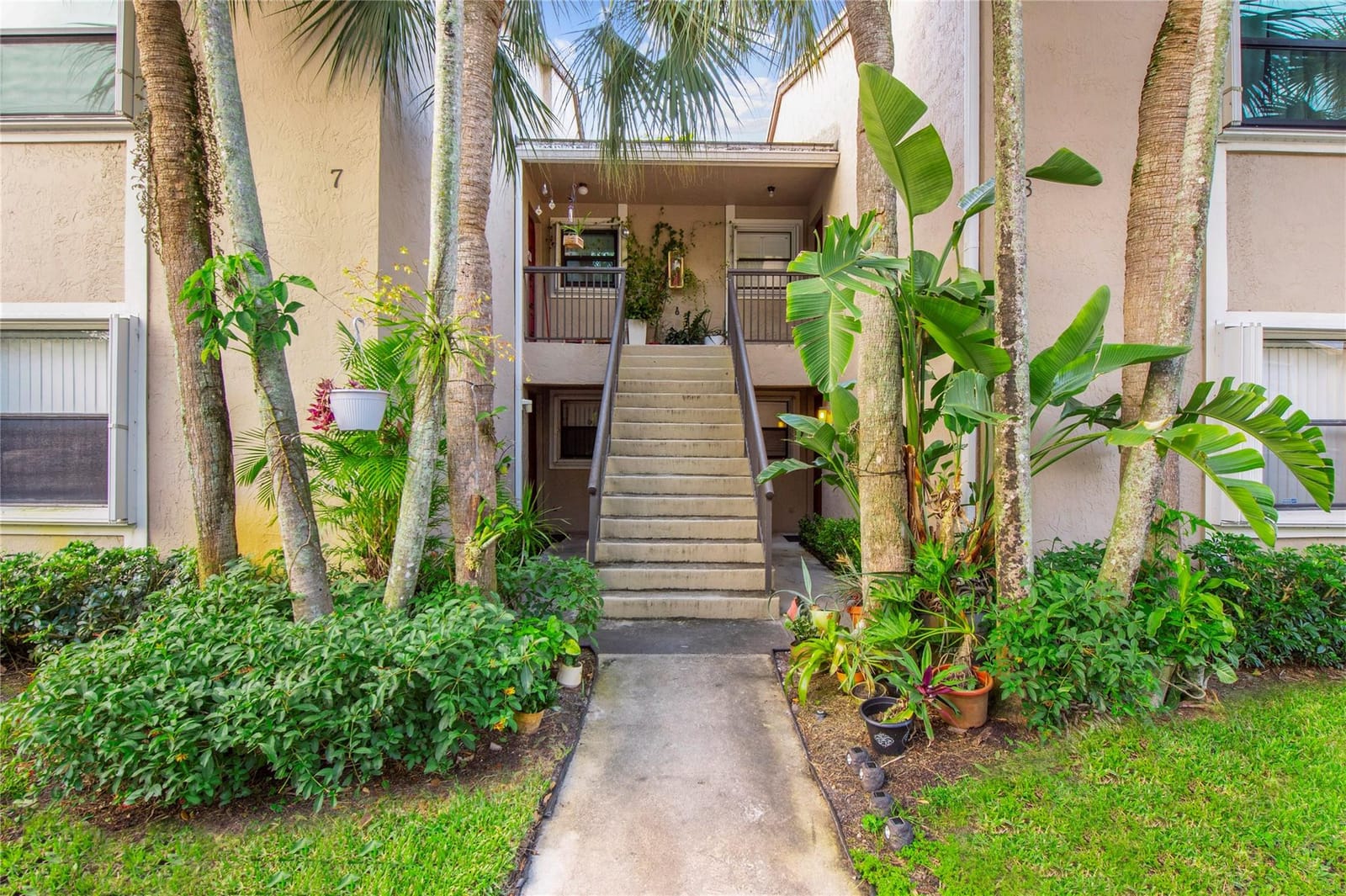 9625 Riverside Drive 4D — photo 4